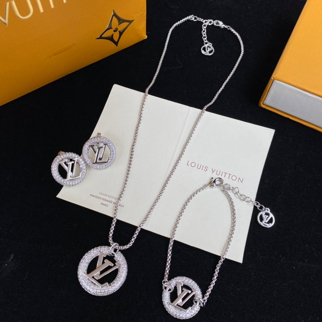 14E556XDE Stylish Earrings Bracelets Necklaces