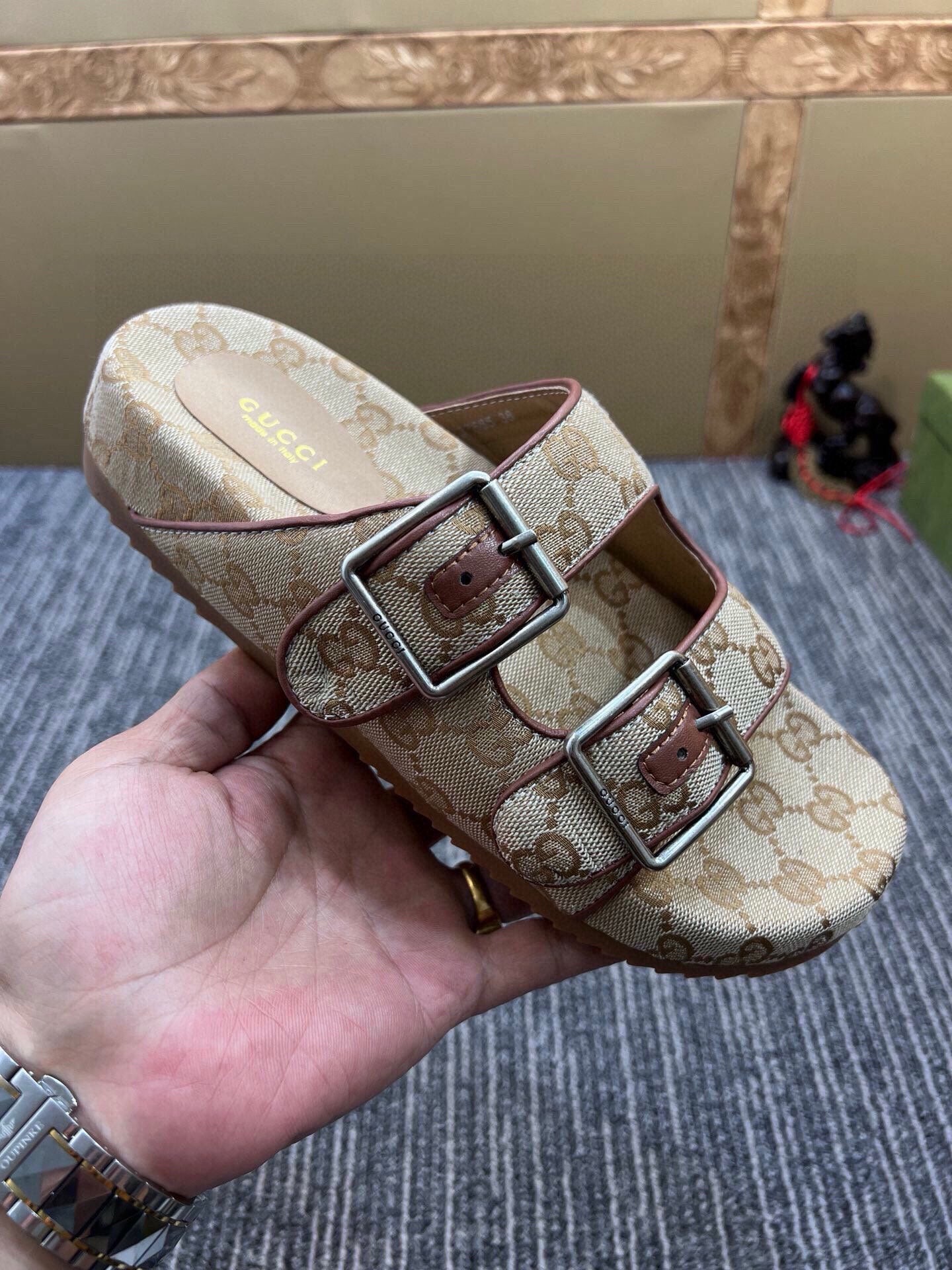 5QB17ZUE Popular shoes