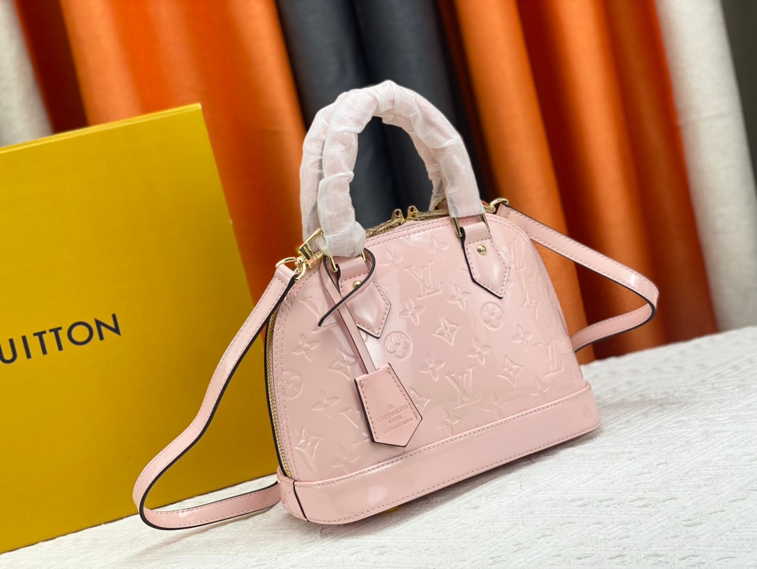 165NE97BDE Stylish leather bag