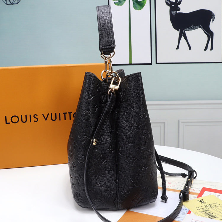 1E81BDE Stylish leather bag
