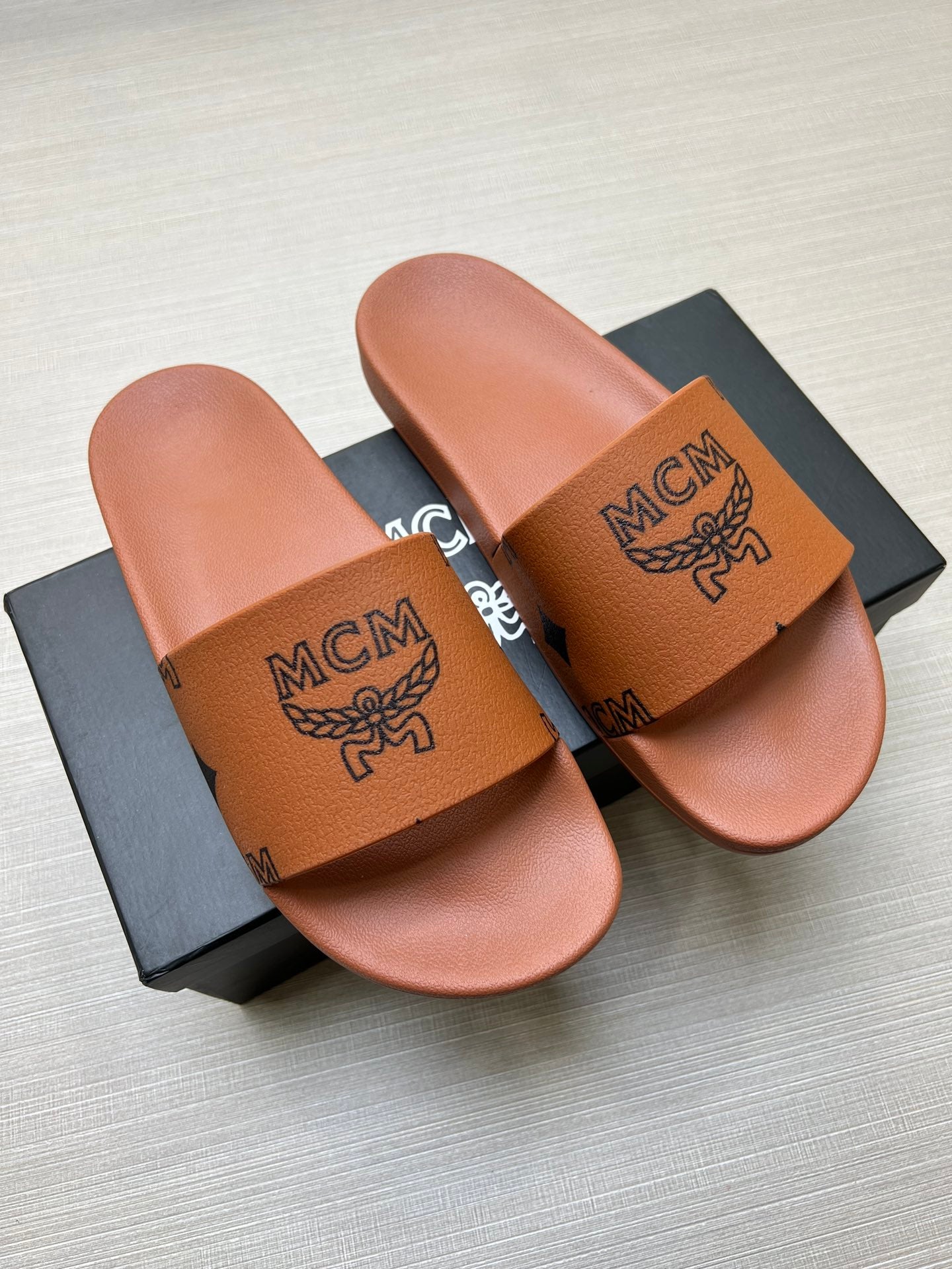 54M43ZDE Stylish slippers