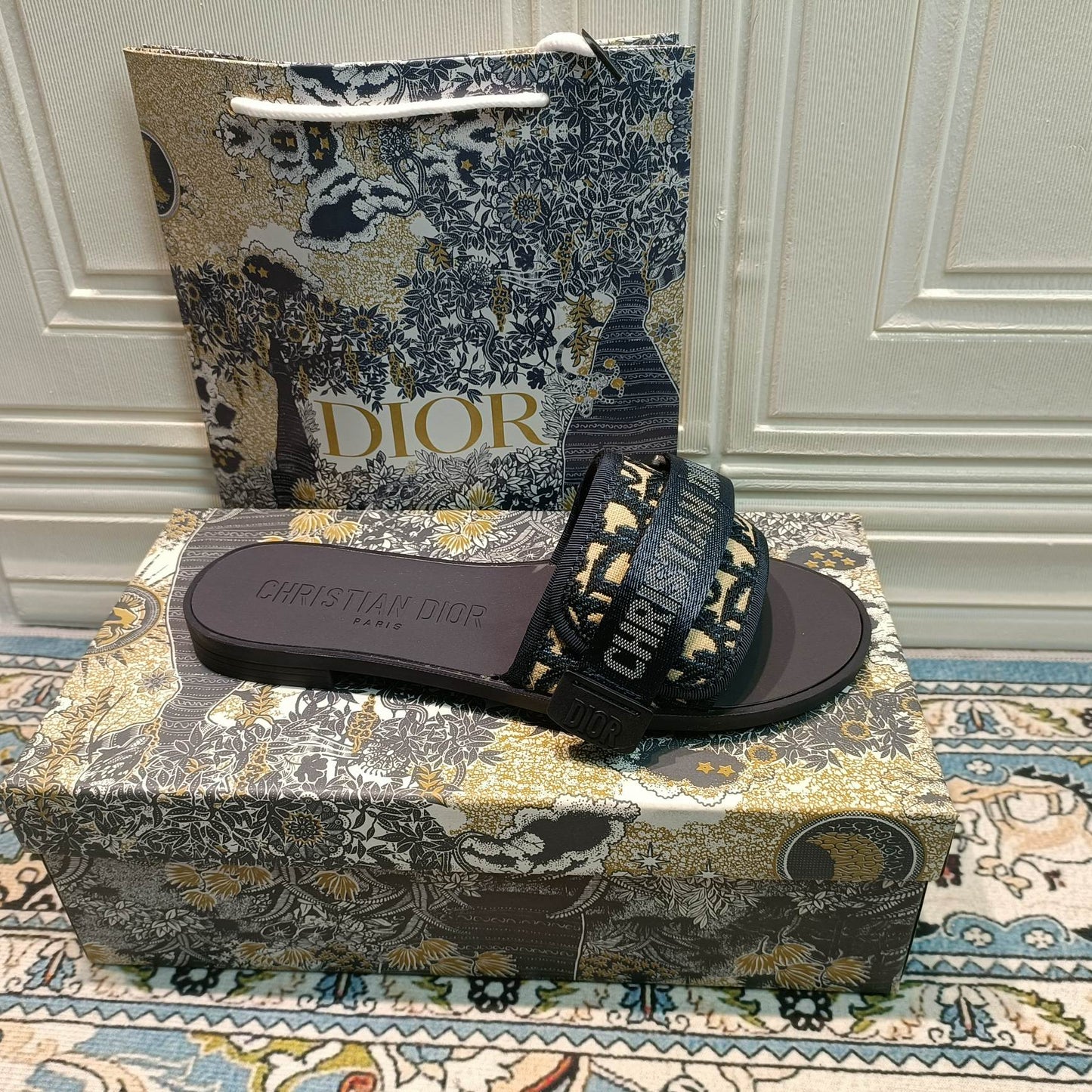 14D20ZDE Stylish Slippers