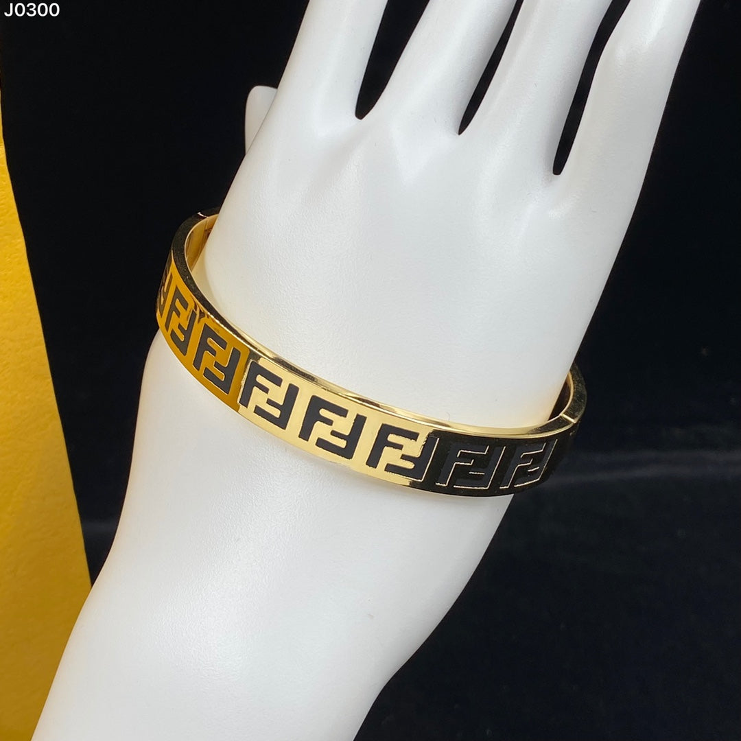 1YF83KDE Stylish Bracelets