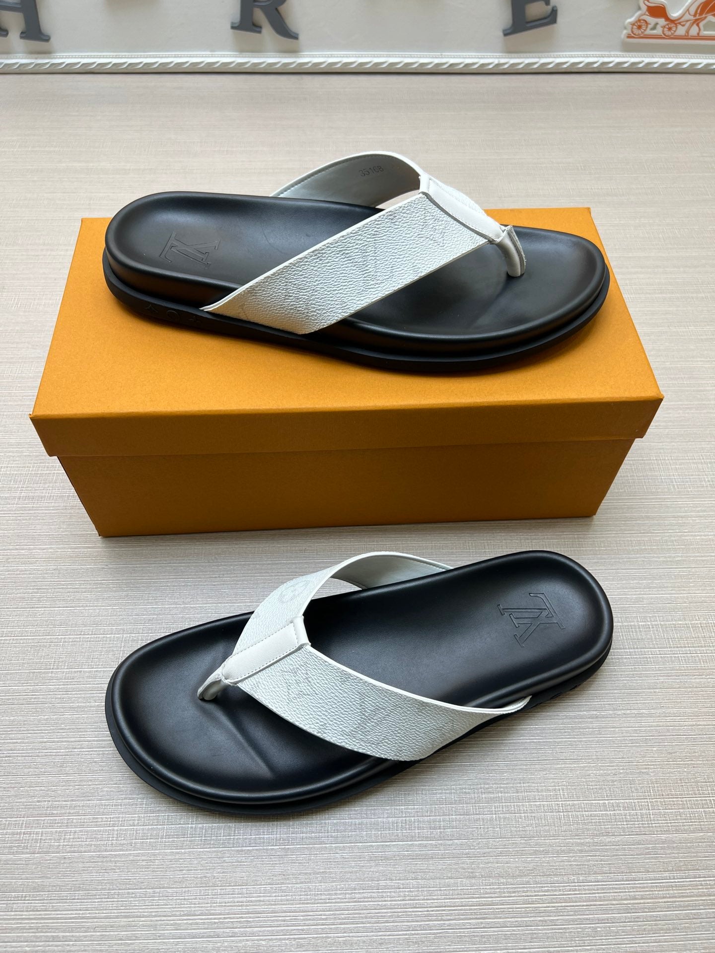 54E58ZDE Stylish slippers