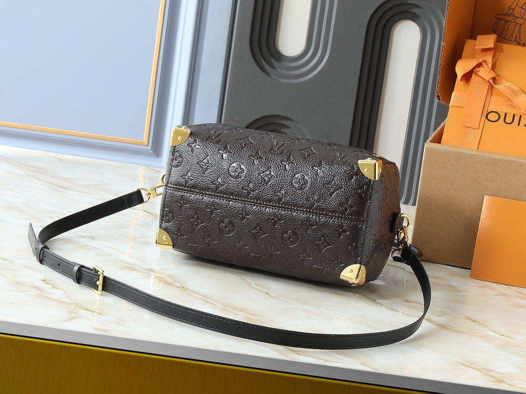 15RE52BDE Stylish leather bag