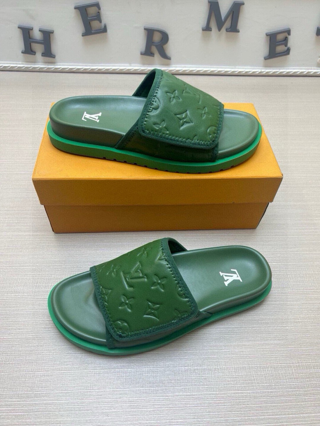 5QE5ZDE Stylish Slippers