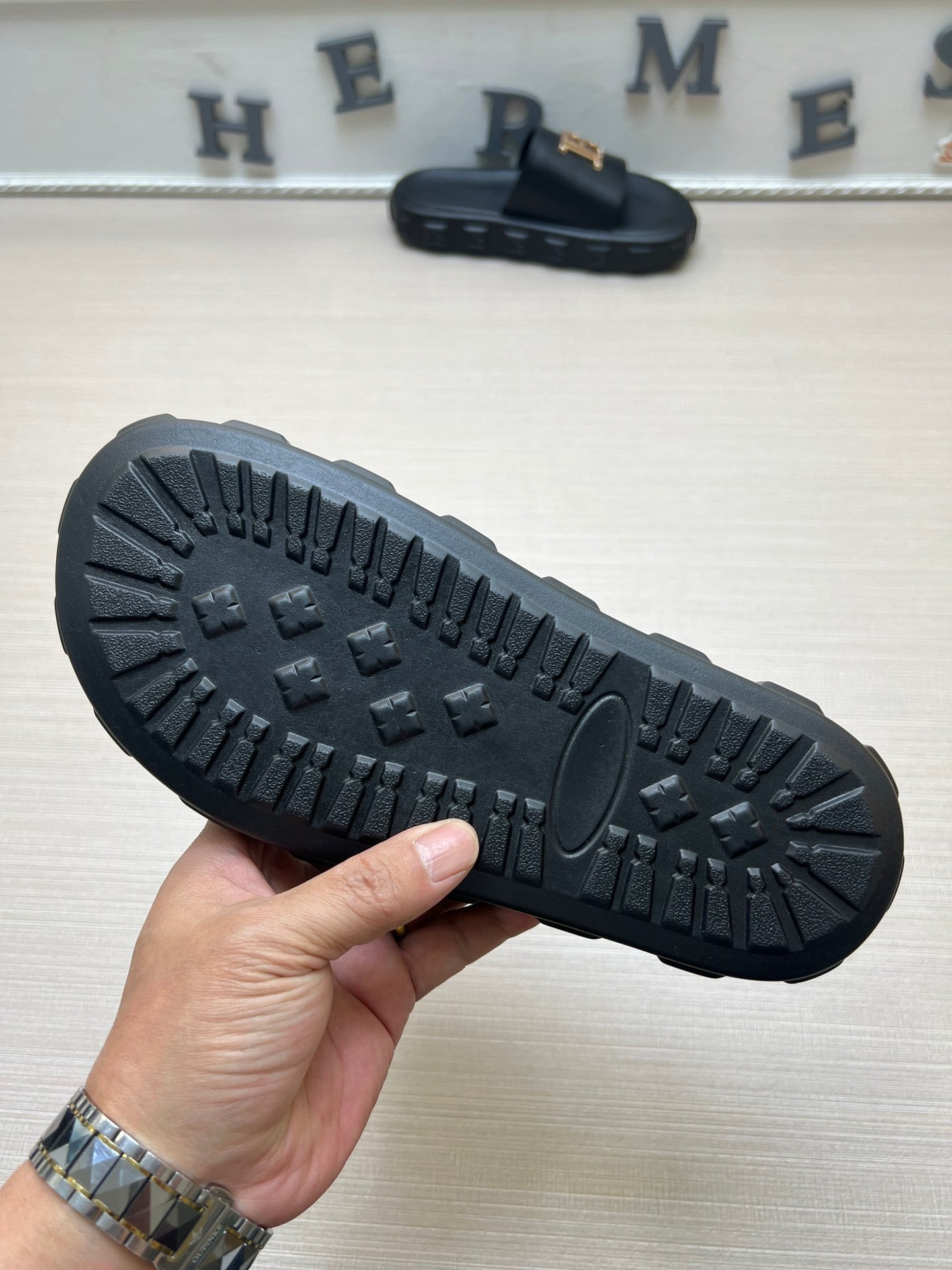 54A110ZDE Stylish slippers