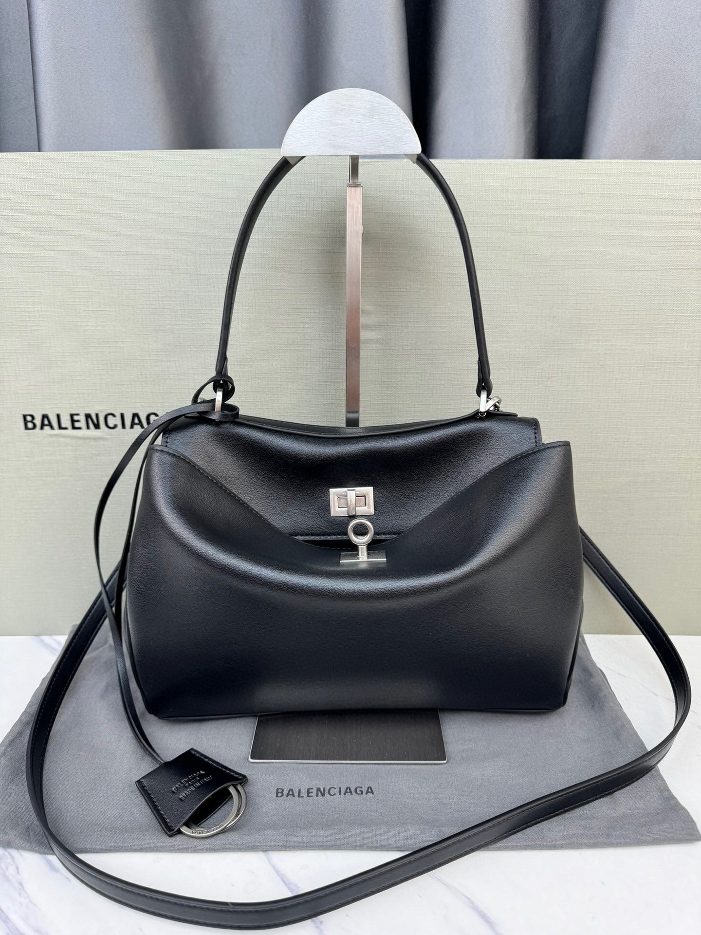 15XJ4BDE Stylish leather bag