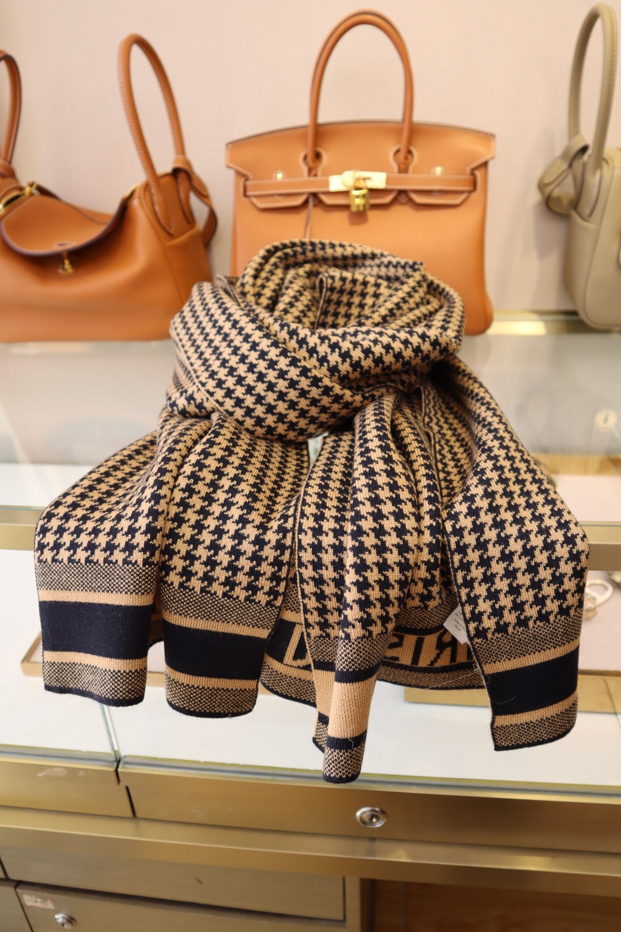 185ZD77WDE Stylish Winter Scarves