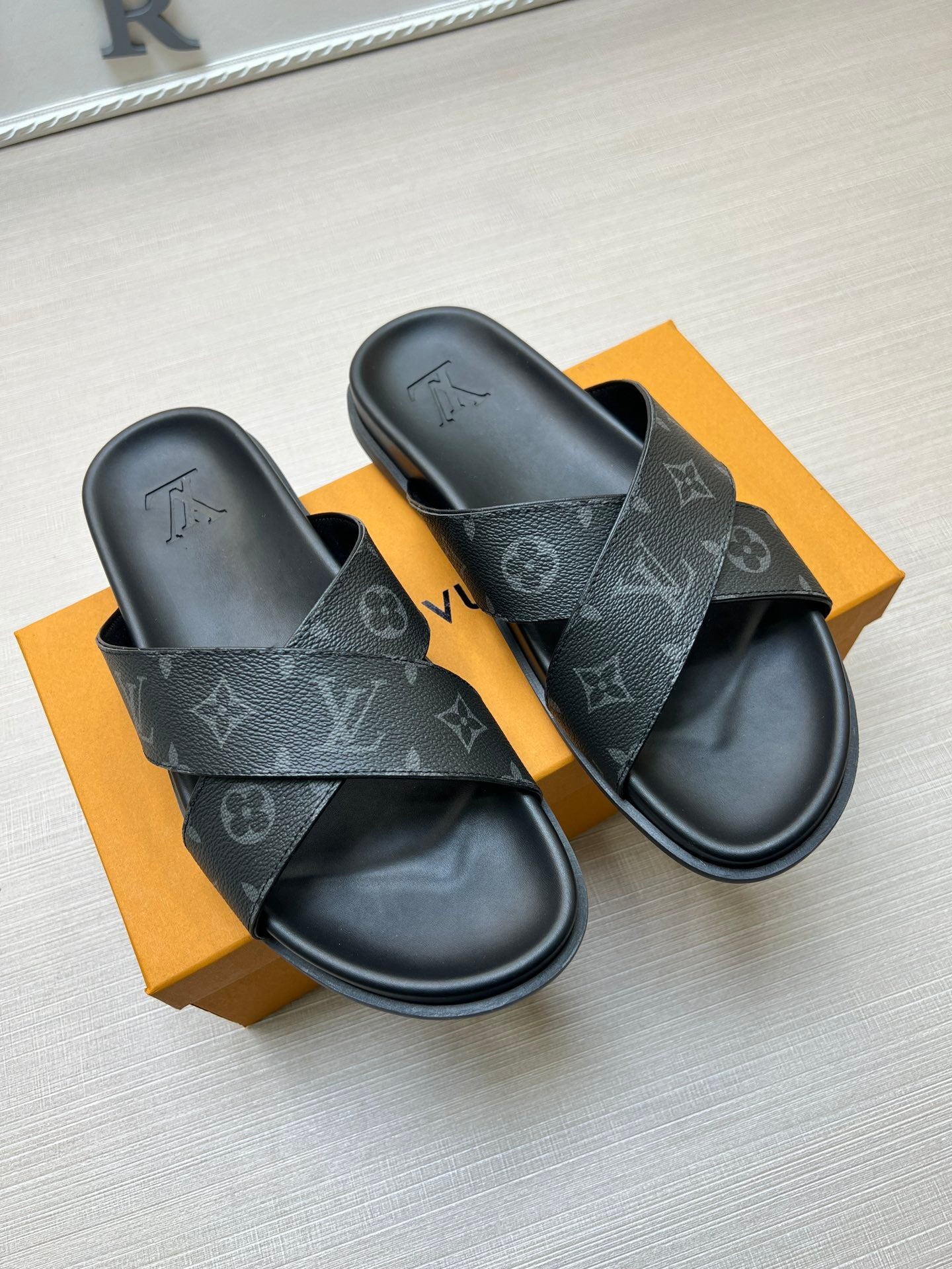 54E56ZDE Stylish slippers