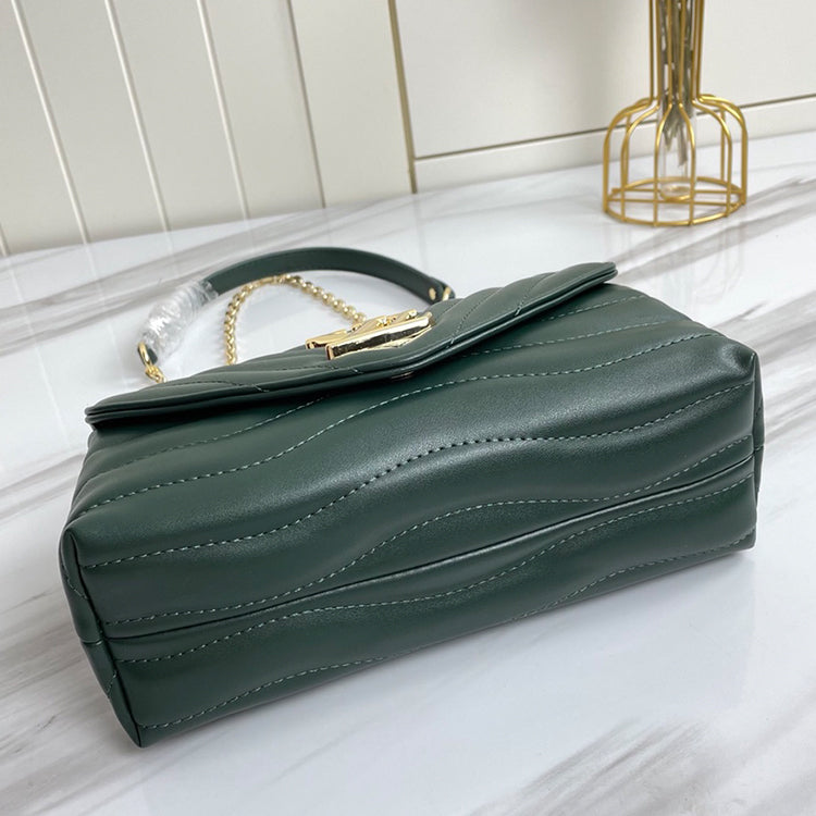 AE028BDE Stylish leather bag