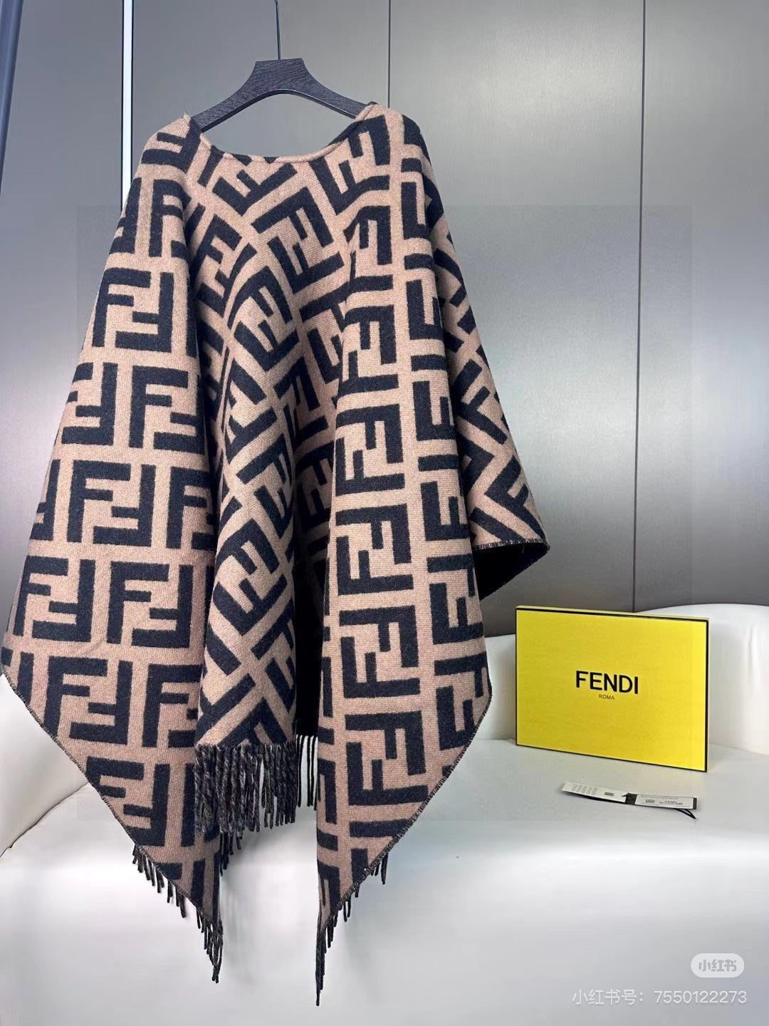175RF53WDE Stylish cape