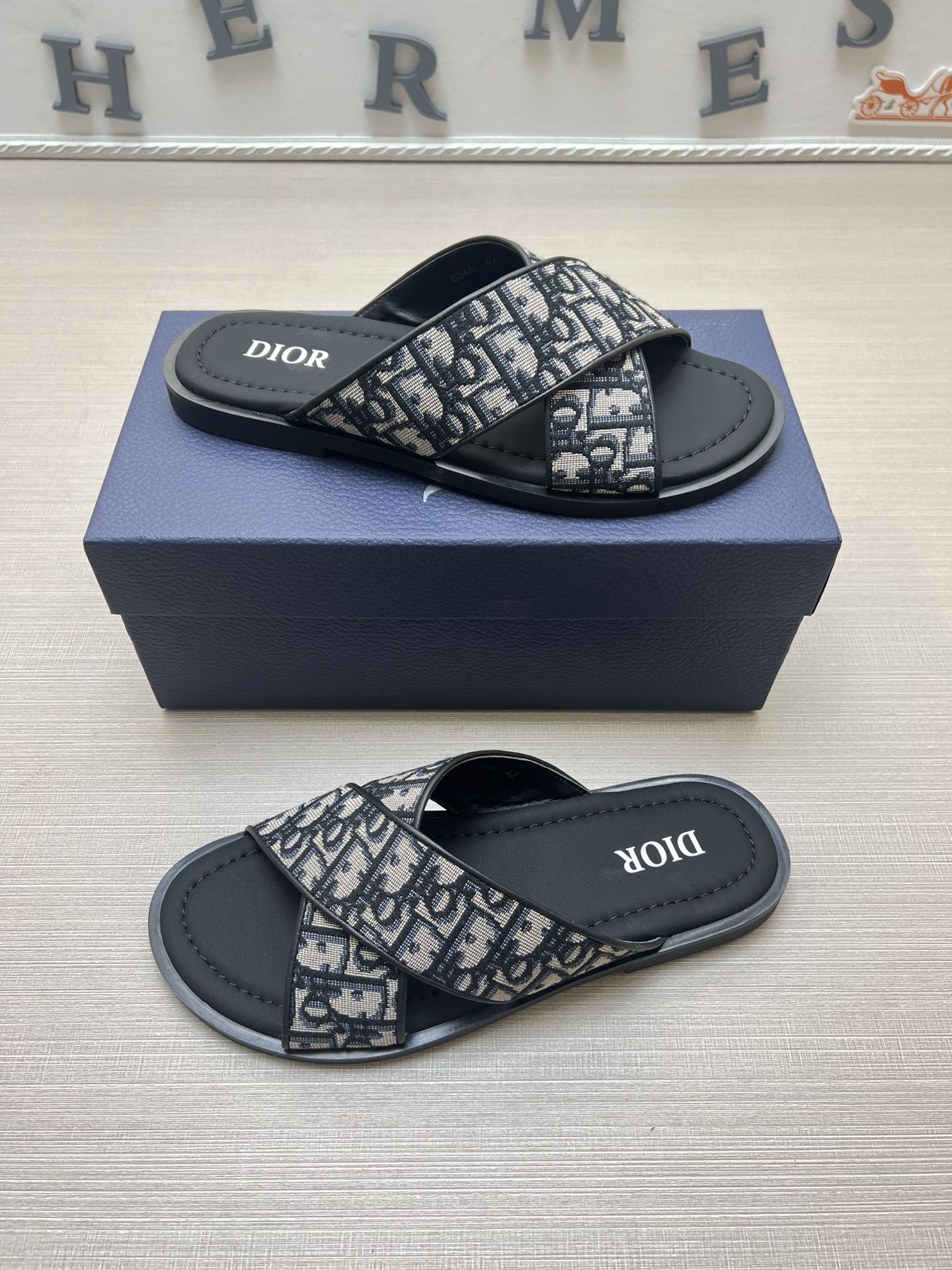 54D79ZDE Stylish slippers