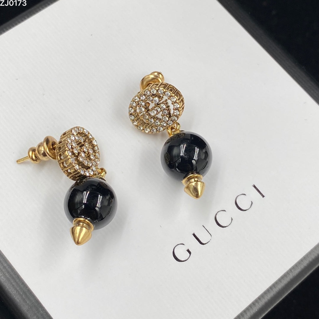 1YB56EDE Stylish Earrings