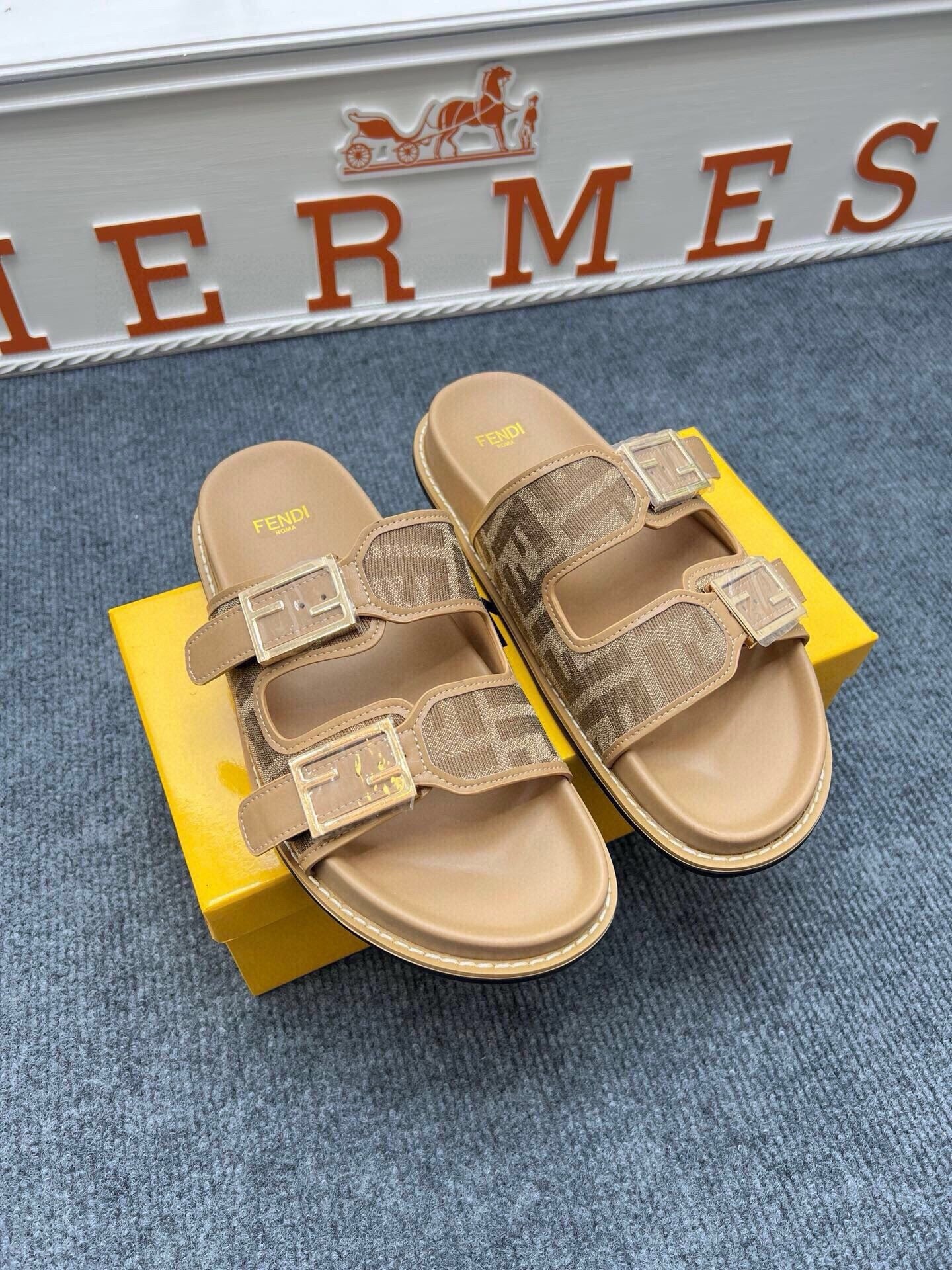 54F38ZDE Stylish slippers