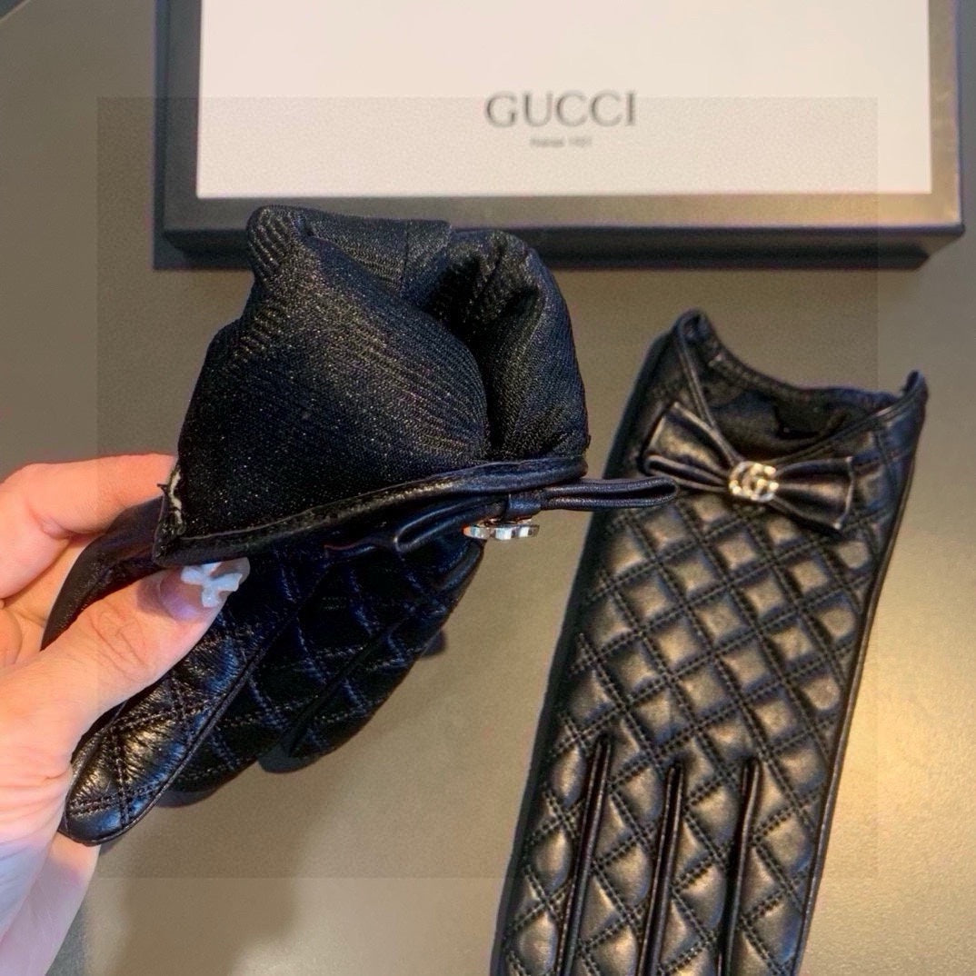 14B7SDE Stylish sheepskin gloves