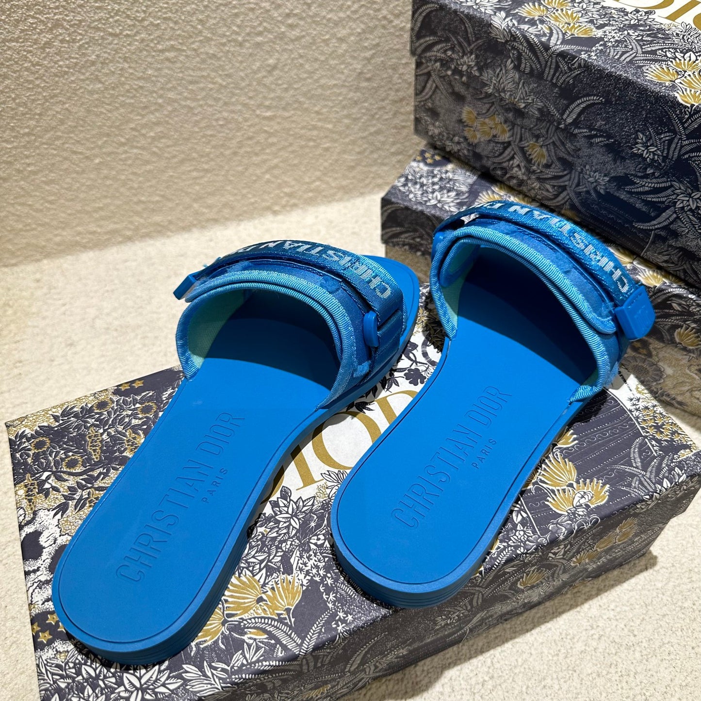 14D16ZDE Stylish slippers