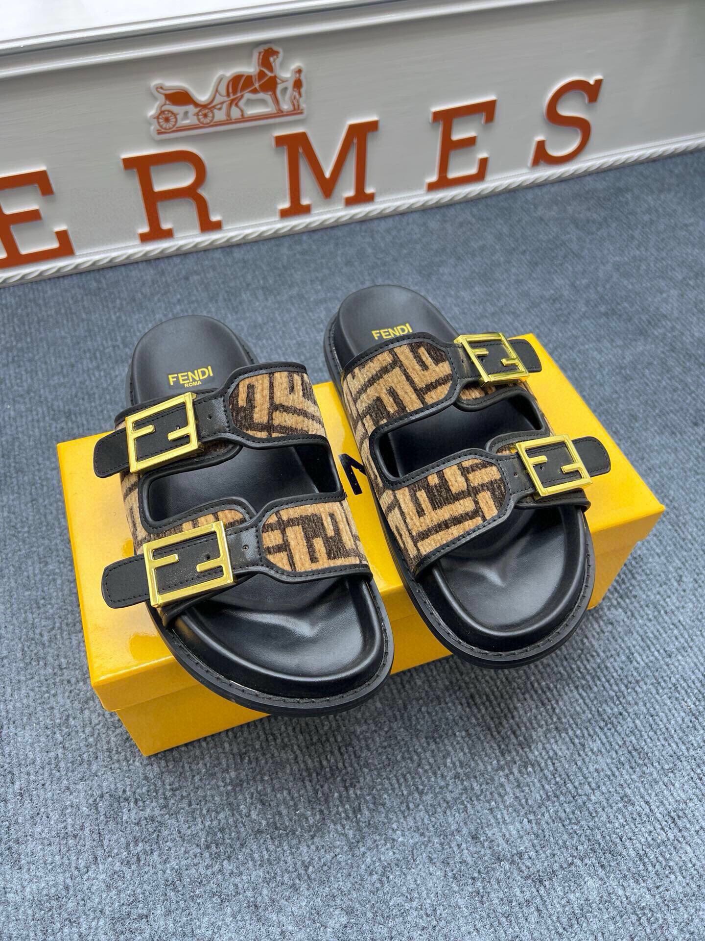 54F38ZDE Stylish slippers