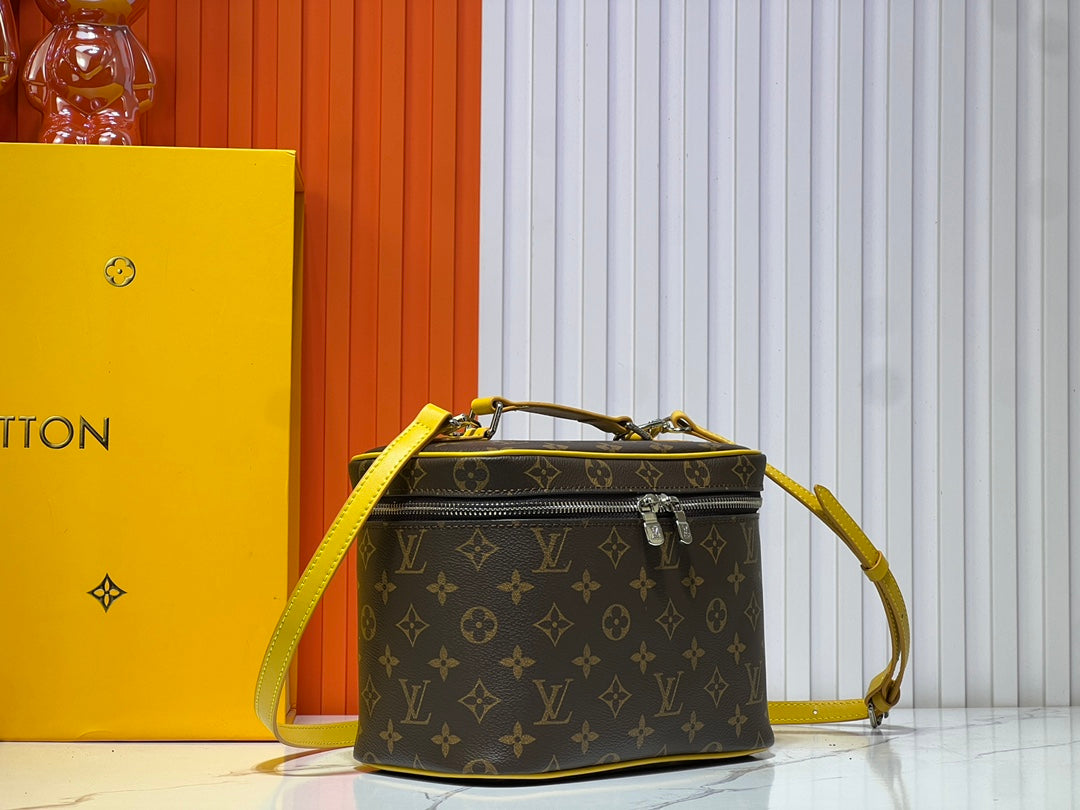 15XE10BDE Stylish leather bag