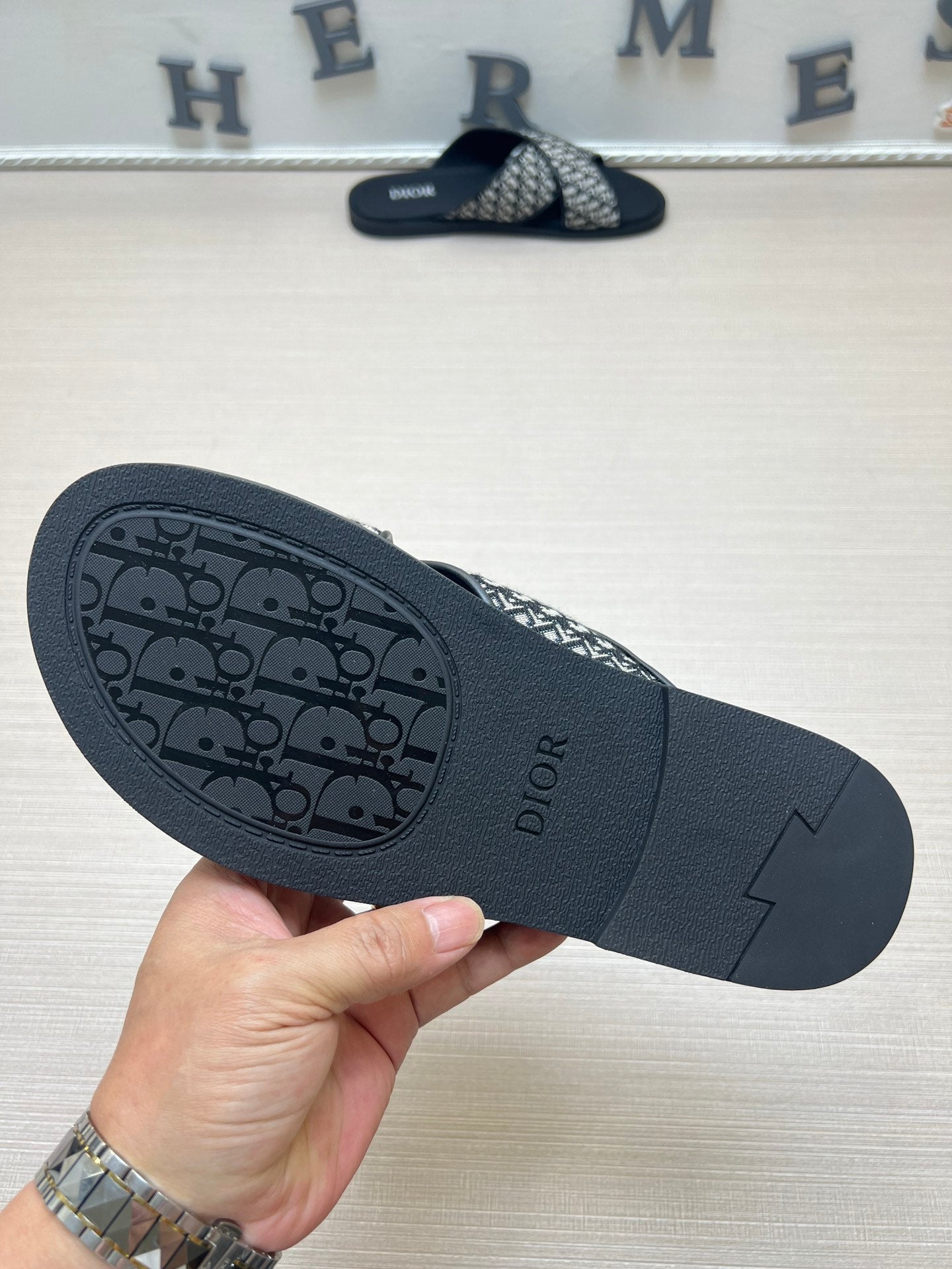 54D81ZDE Stylish slippers