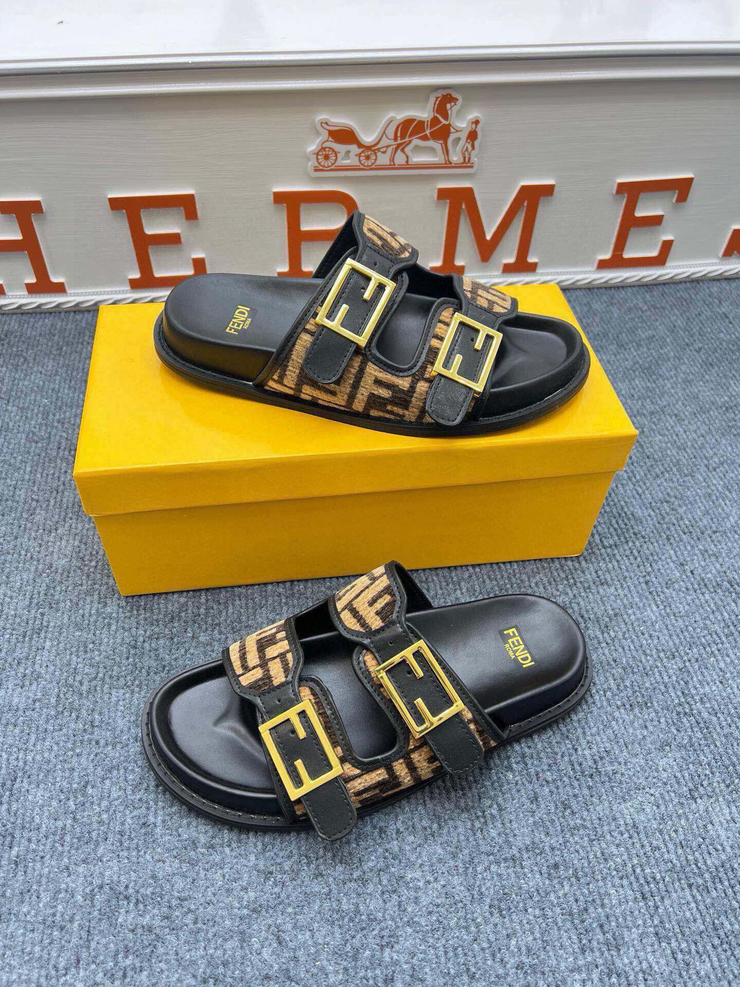 54F38ZDE Stylish slippers
