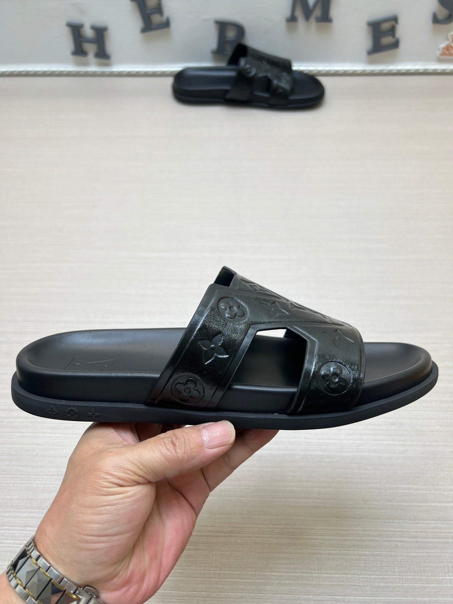 54E67ZDE Stylish slippers