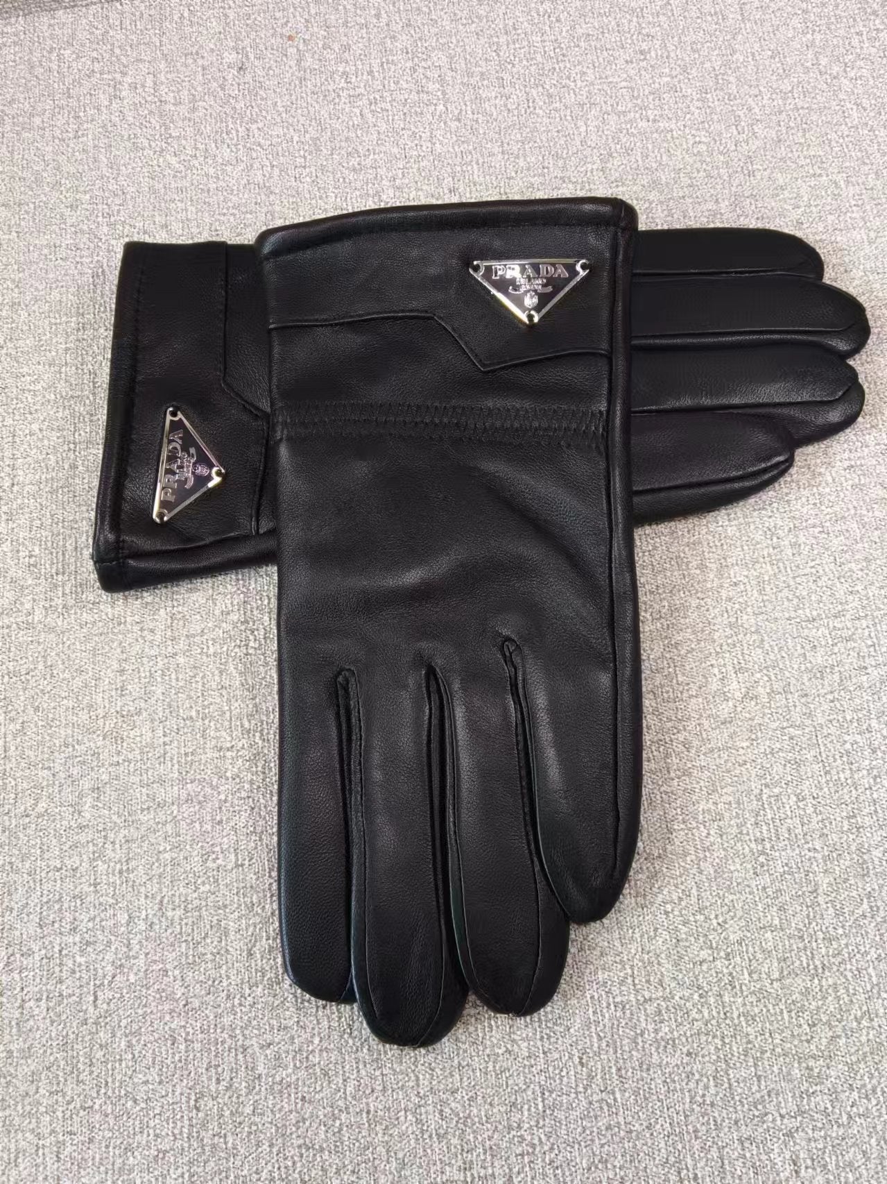 24PD110SDE Stylish gloves