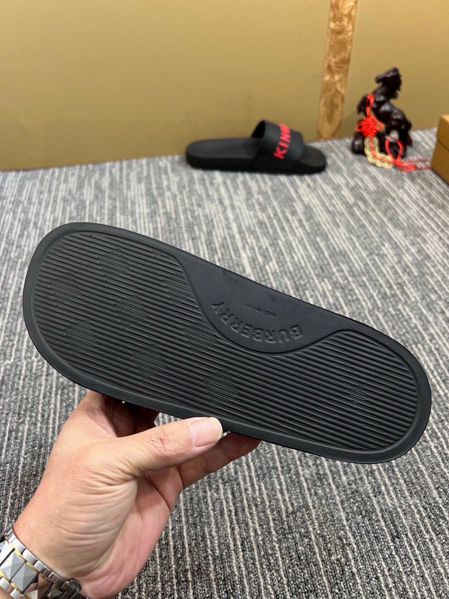 535ZR254ZDE Stylish Slippers