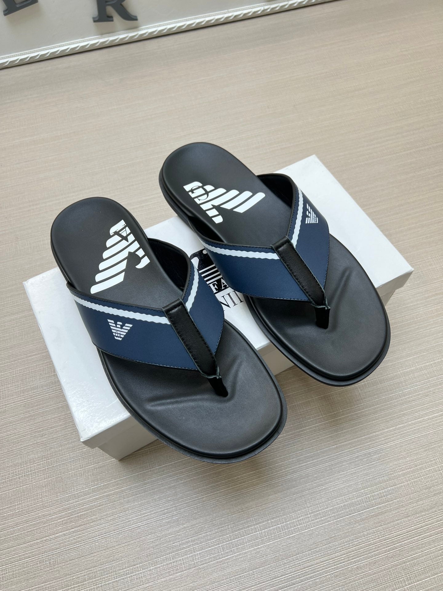 54A104ZDE Stylish slippers
