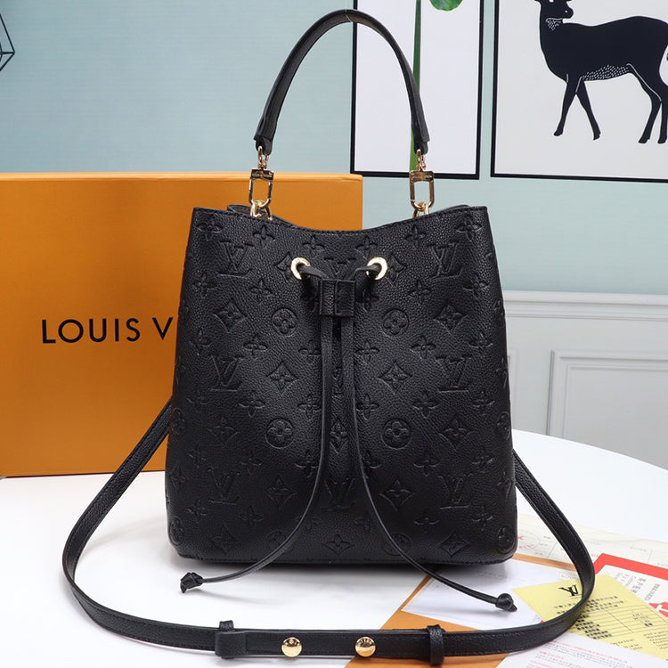 1E81BDE Stylish leather bag