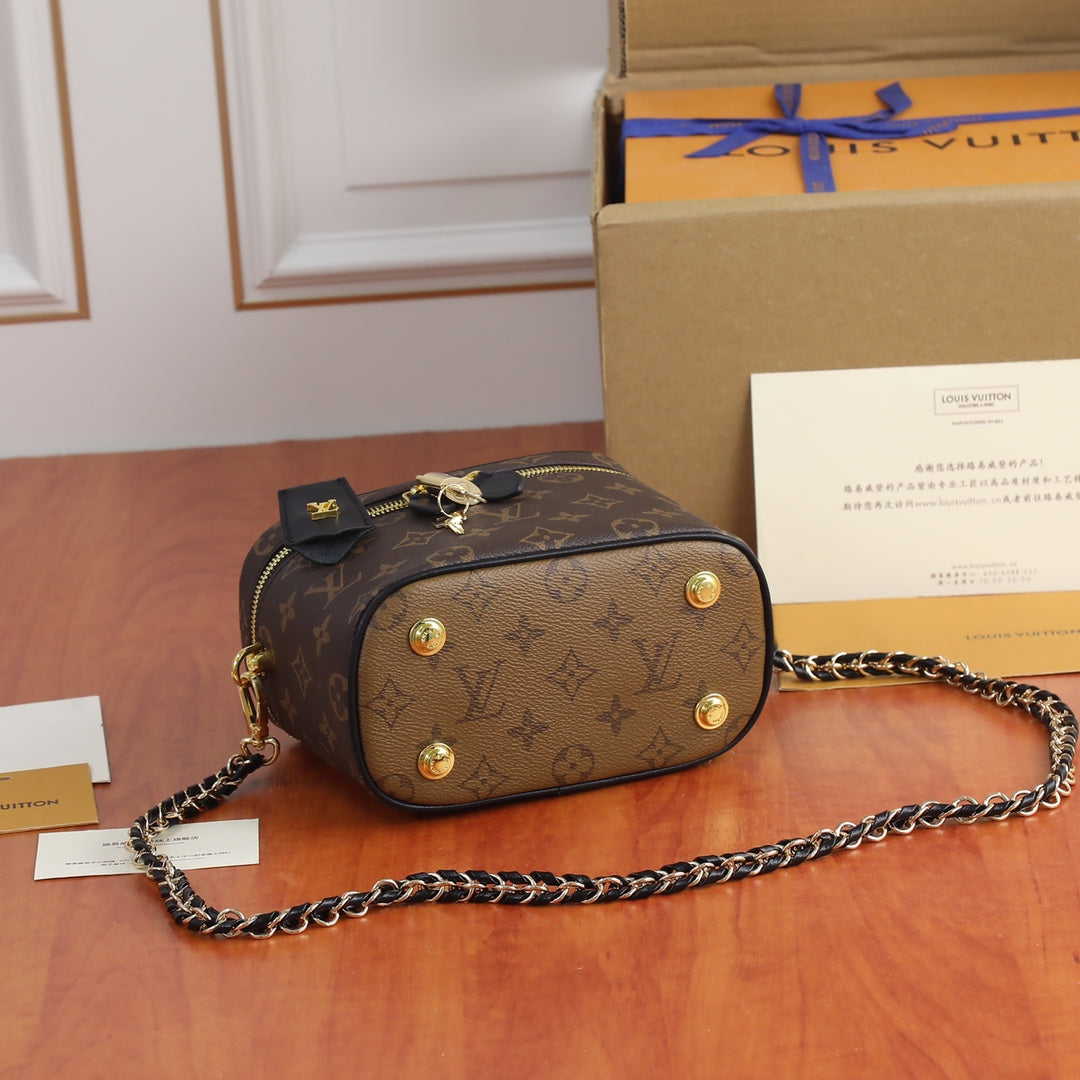 2XE121BDE Stylish leather bag