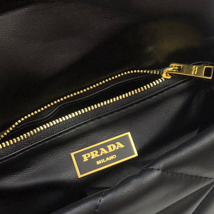 1PD03BDE Stylish leather bag