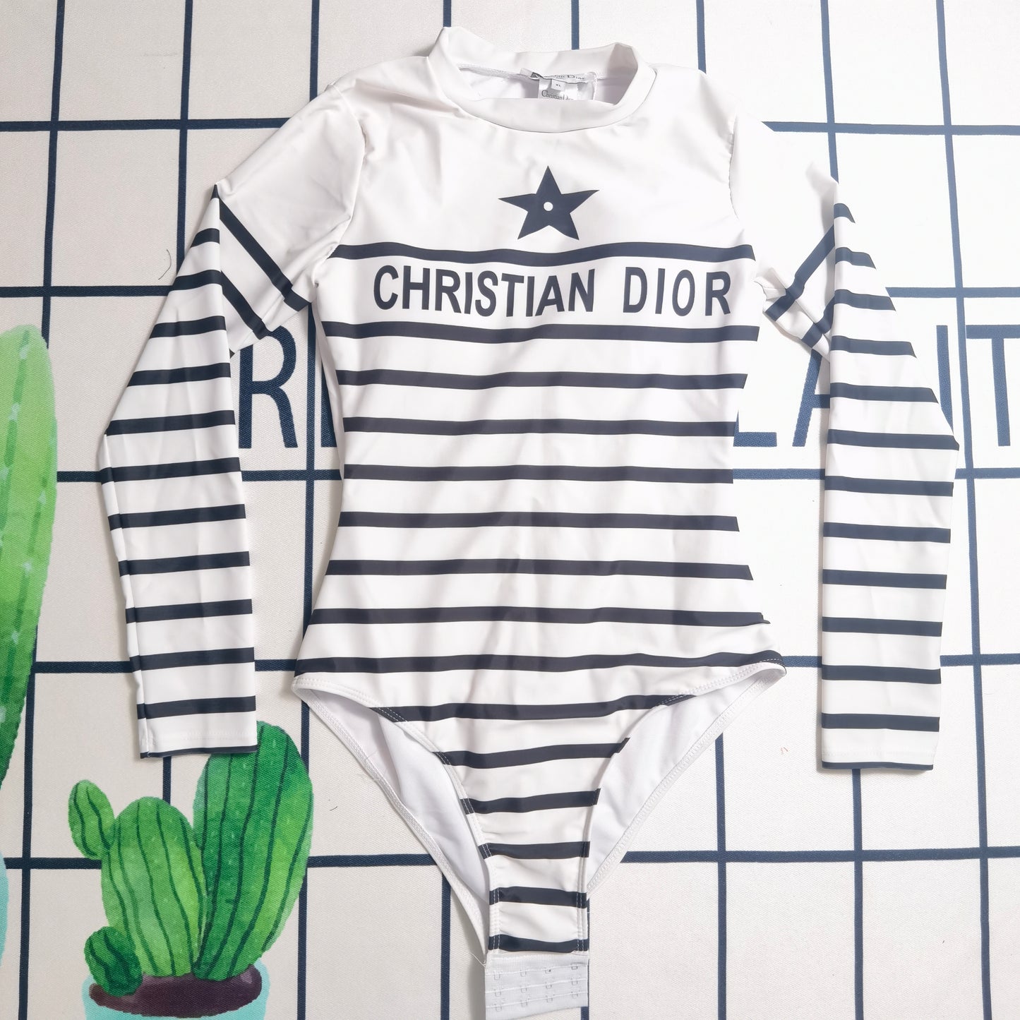 14D3YDE Stylish Long sleeve swimsuit
