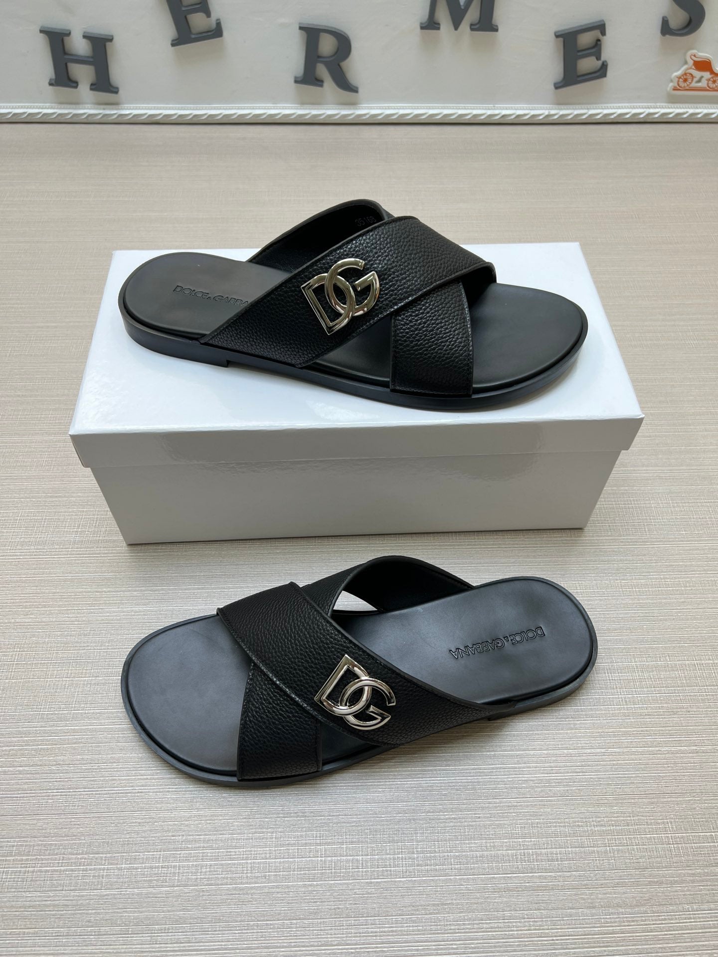 54A101ZDE Stylish slippers