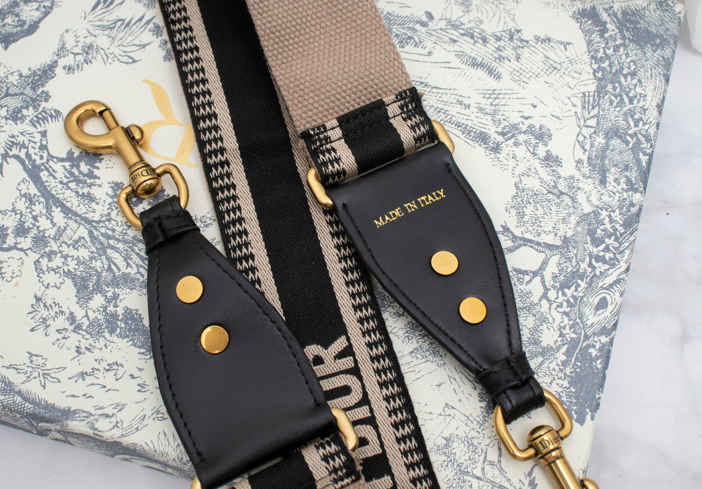 5D11BDE Stylish leather bag