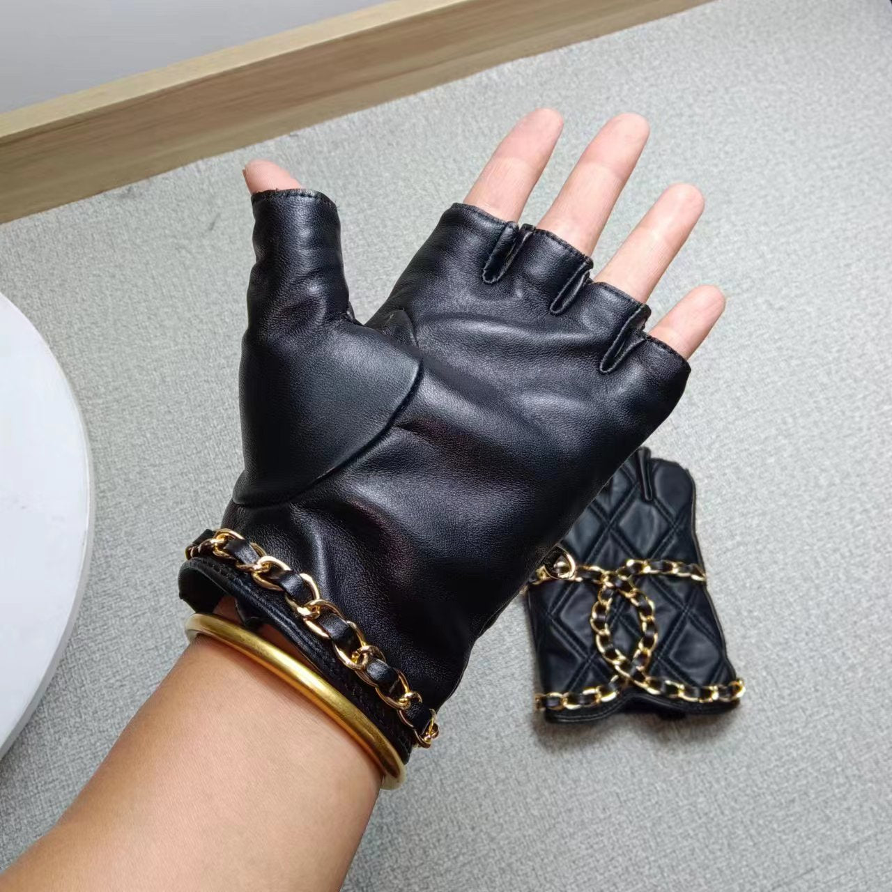 24C89SDE Stylish gloves
