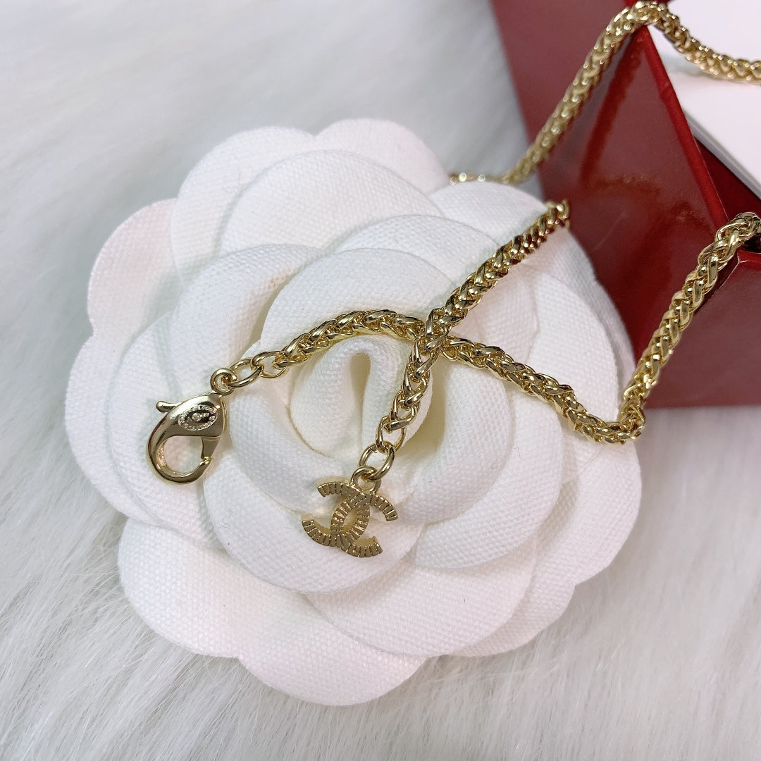 15NC17XDE Stylish Necklaces