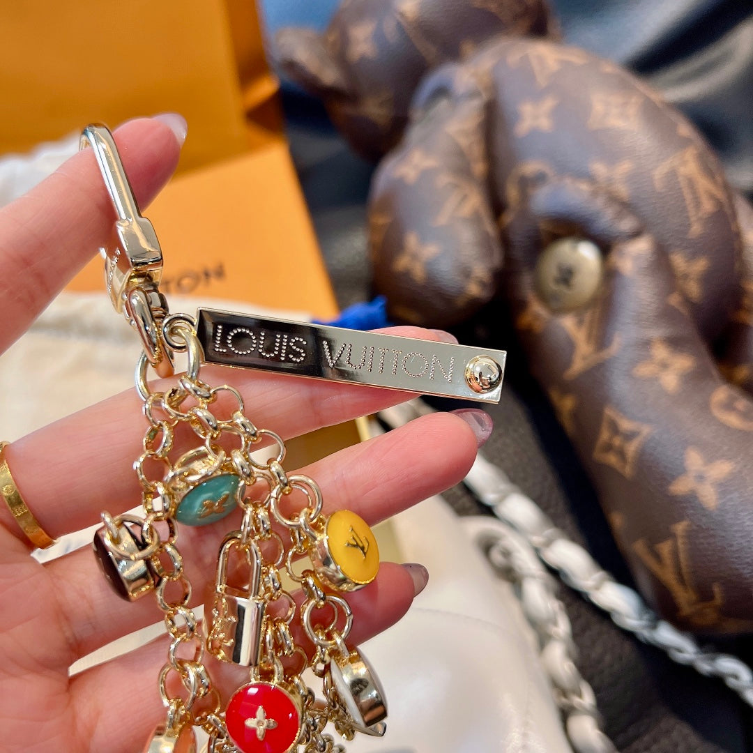 14E4ADE Stylish key closure