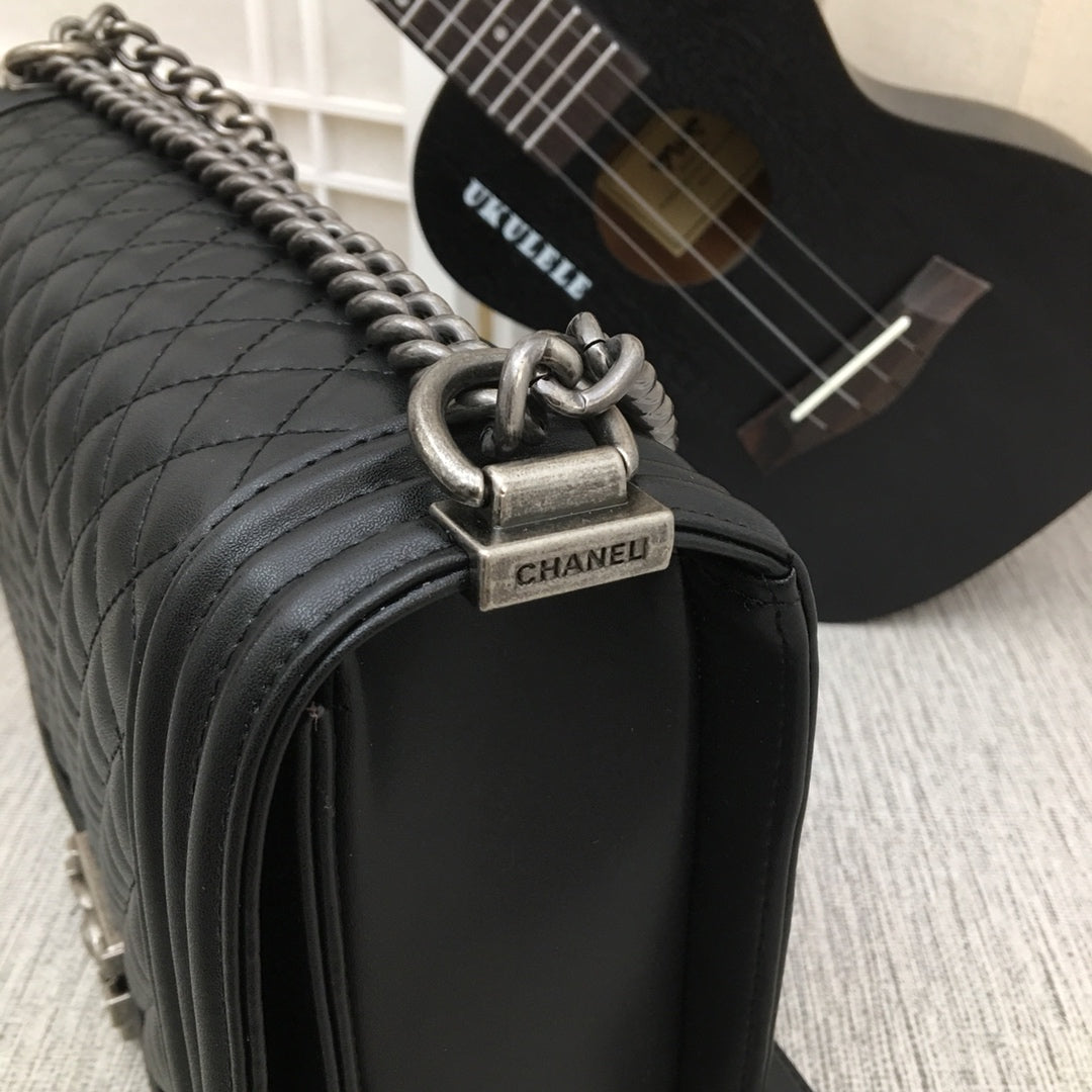 5C60BDE Stylish leather bag