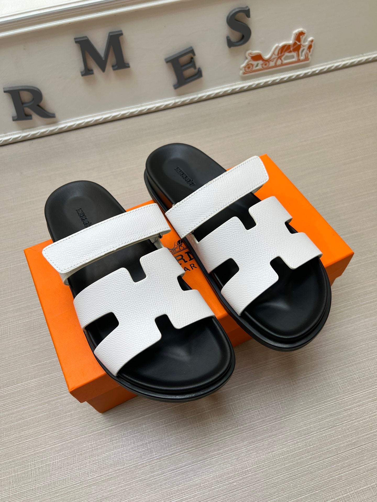 54H1ZDE Stylish slippers