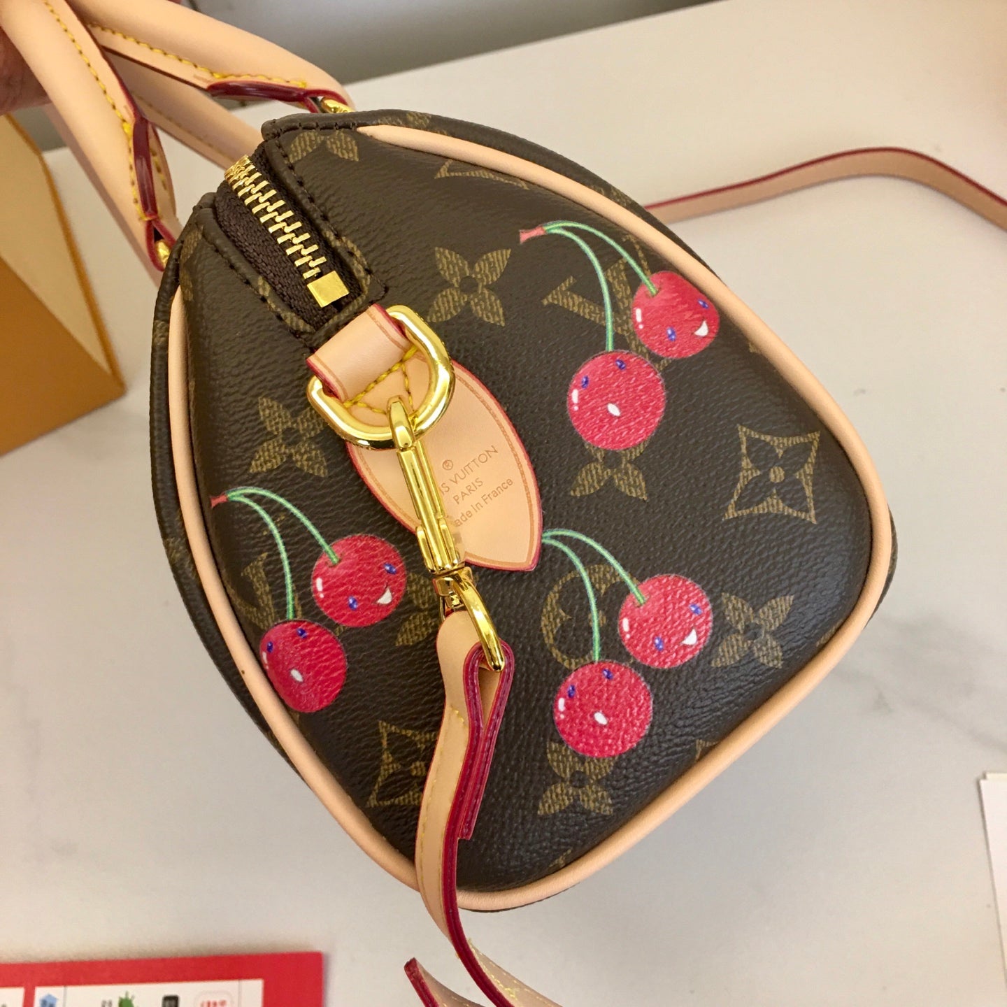 15RE28BDE Stylish bag