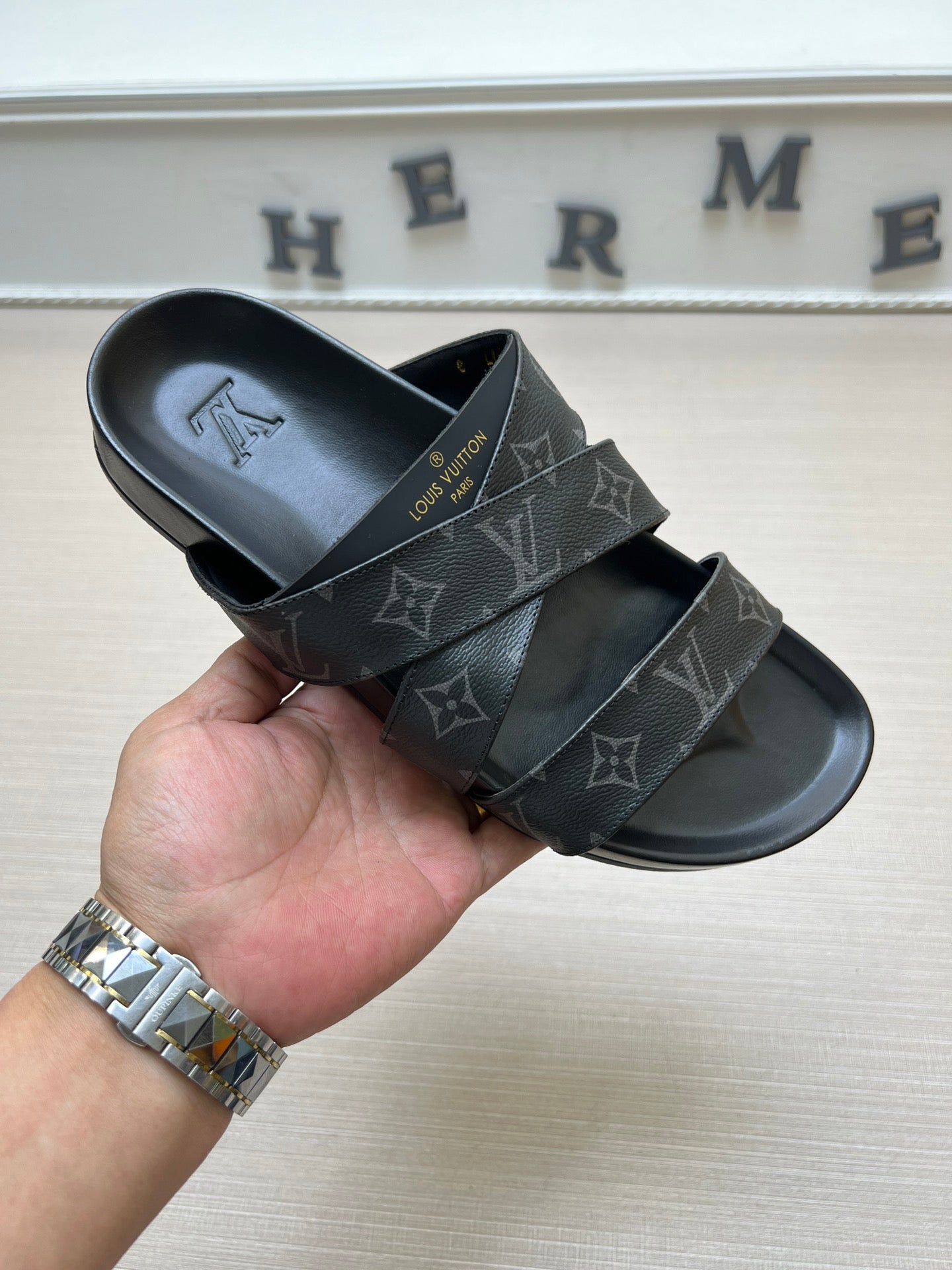 54E89ZDE Stylish slippers