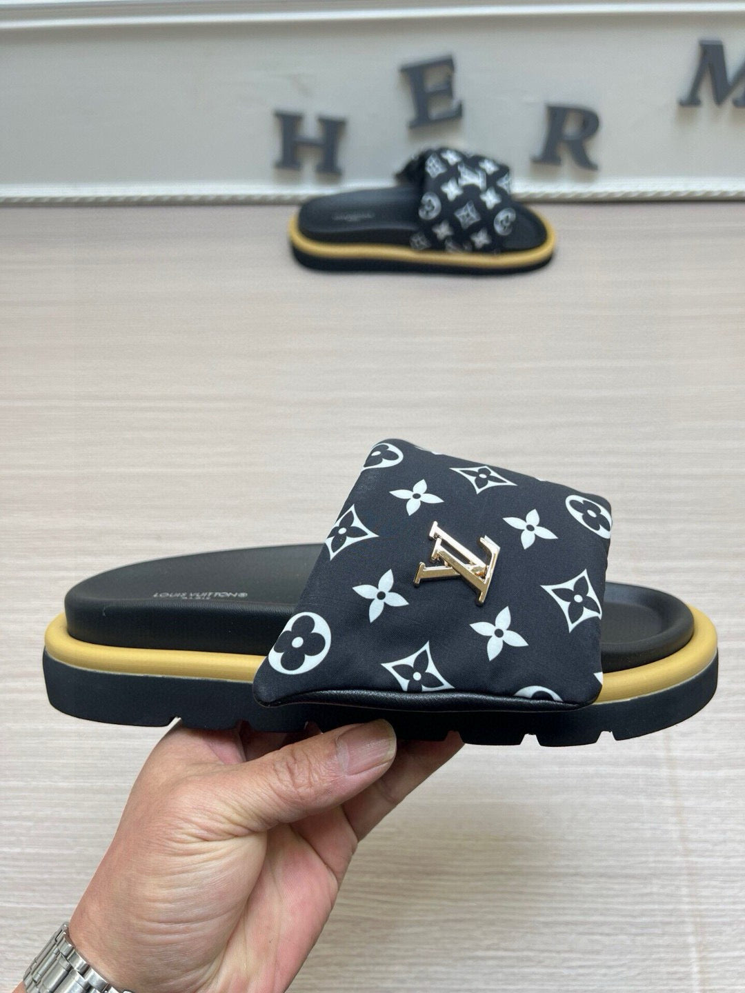 5QE10ZDE Stylish Slippers