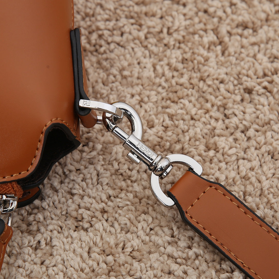 5F41BDE Stylish leather bag