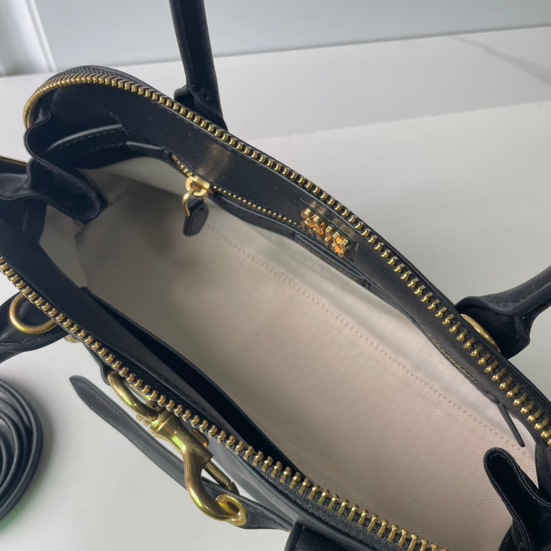 15RA40BDE Stylish leather bag