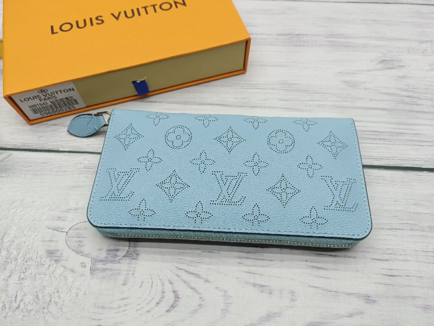 1XE102BDE Stylish leather wallets