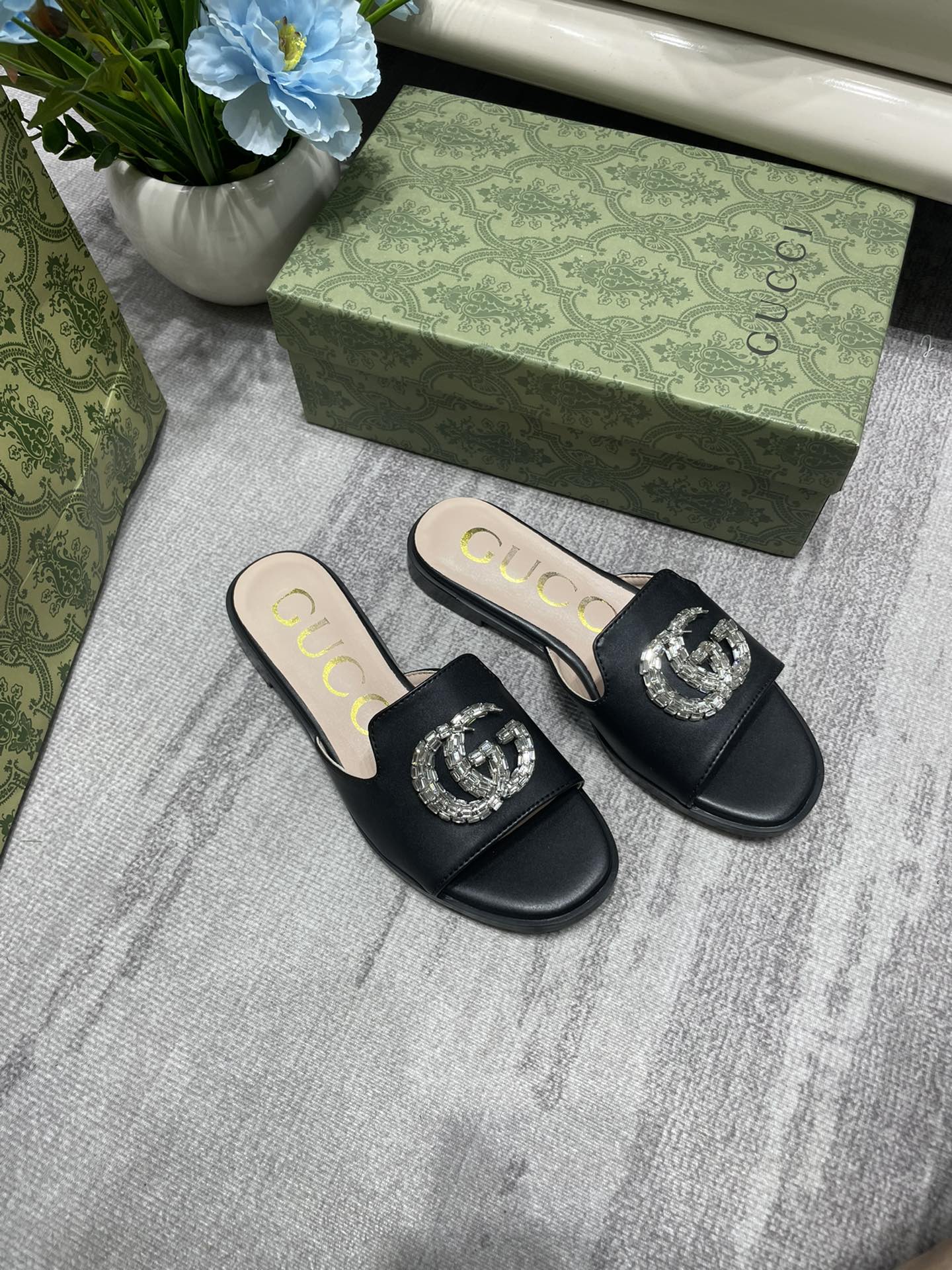 14B30ZDE Stylish slippers