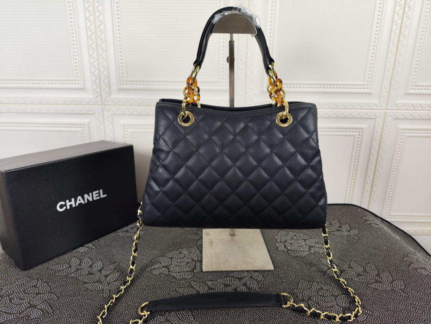 555RB1BDE Stylish leather bag