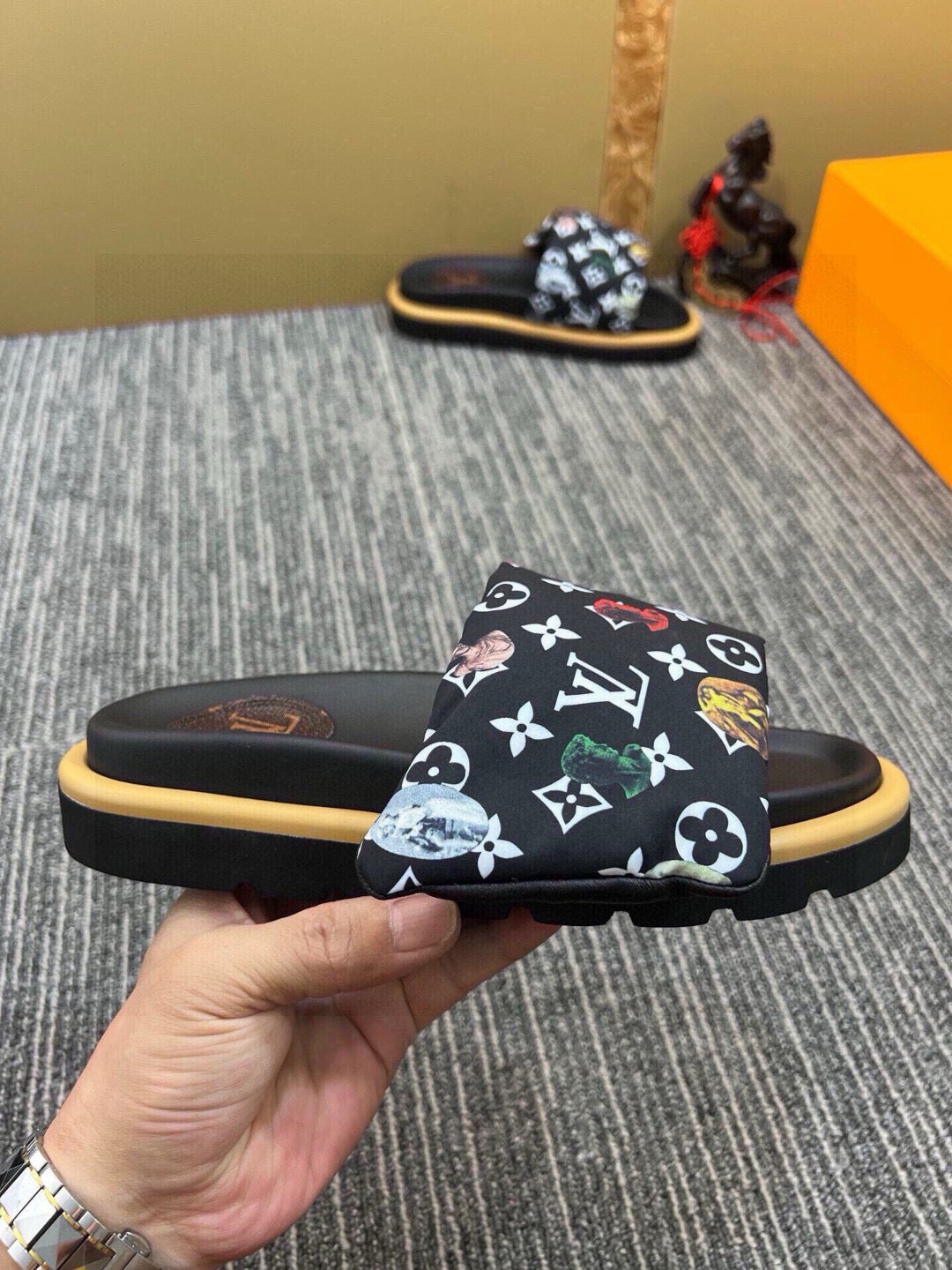 5QE12ZDE Stylish Slippers