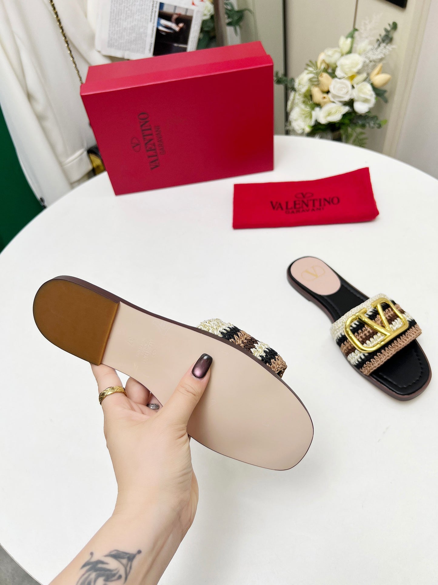 255QVL31ZDE Stylish leather Slippers